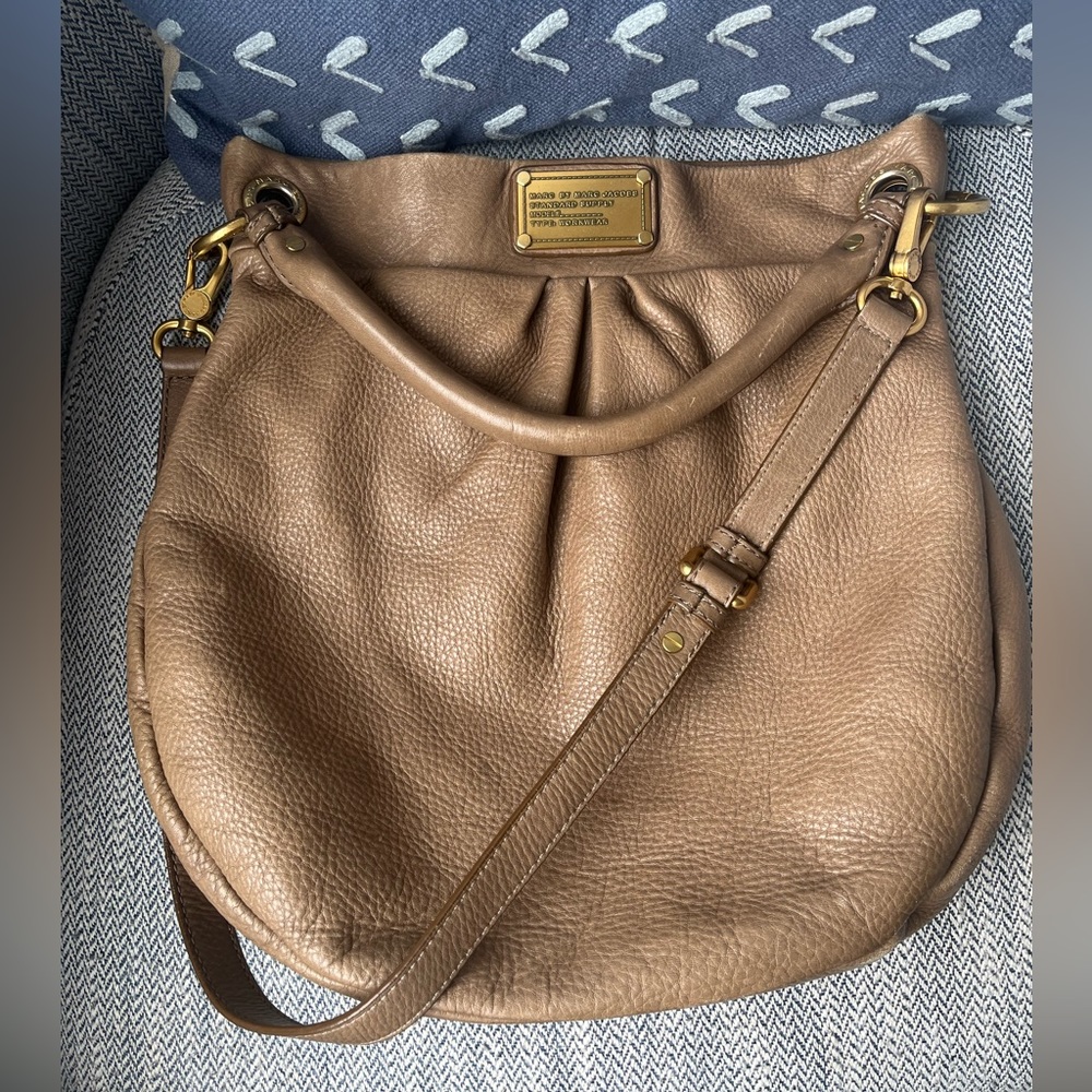 Marc Jacobs Classic Q Hillier Hobo Bag in Taupe